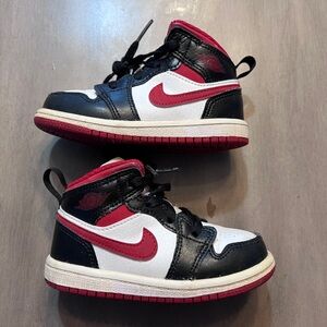 Jordan 1 Mid boys red and black size 7c NO BOX